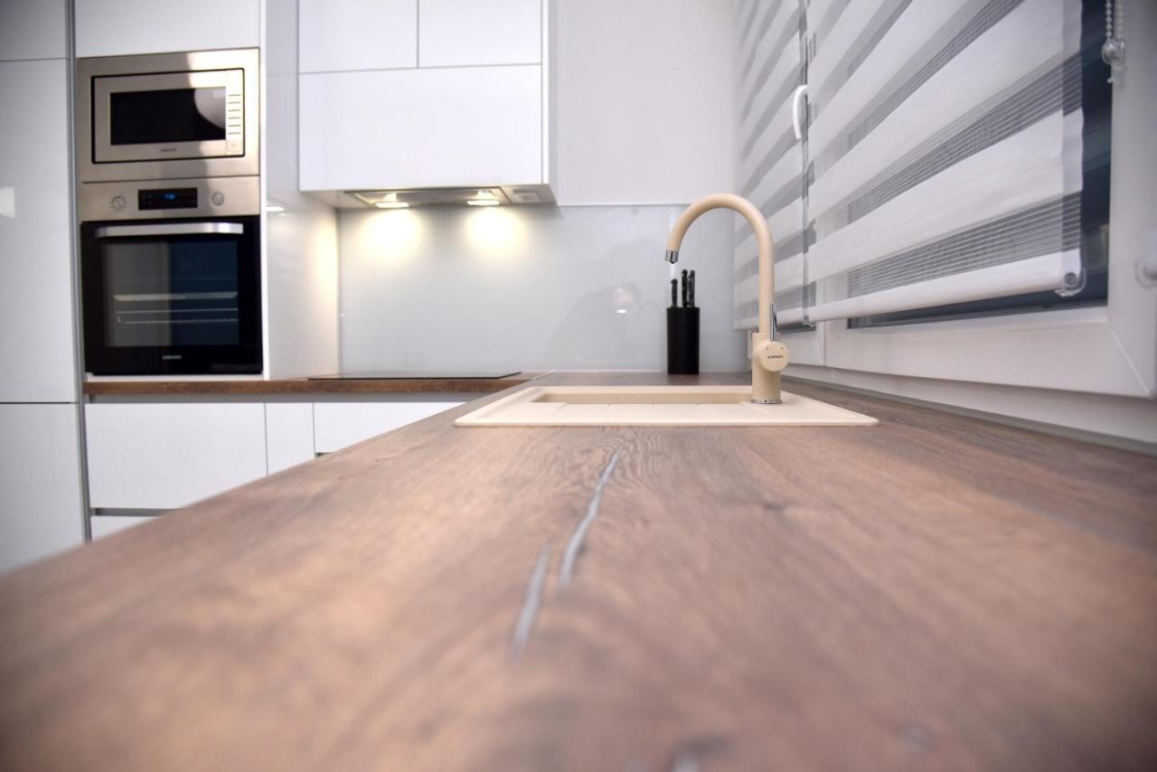 La Luna Premium Deluxe Apartment With Free Jacuzzi, Bikes & Covered Parking Nasice Exterior foto