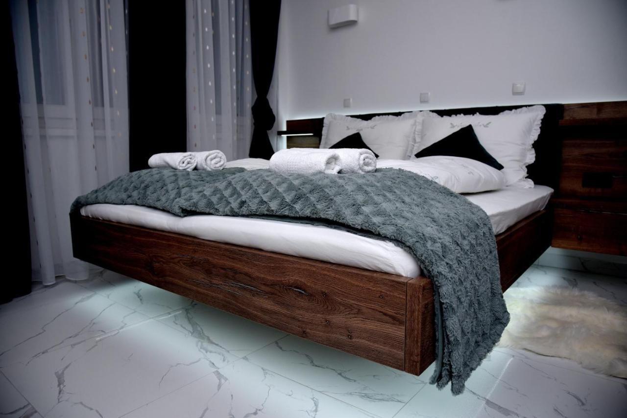 La Luna Premium Deluxe Apartment With Free Jacuzzi, Bikes & Covered Parking Nasice Exterior foto