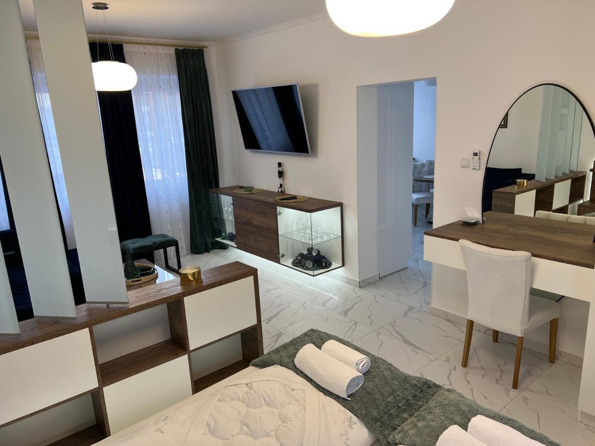 La Luna Premium Deluxe Apartment With Free Jacuzzi, Bikes & Covered Parking Nasice Exterior foto