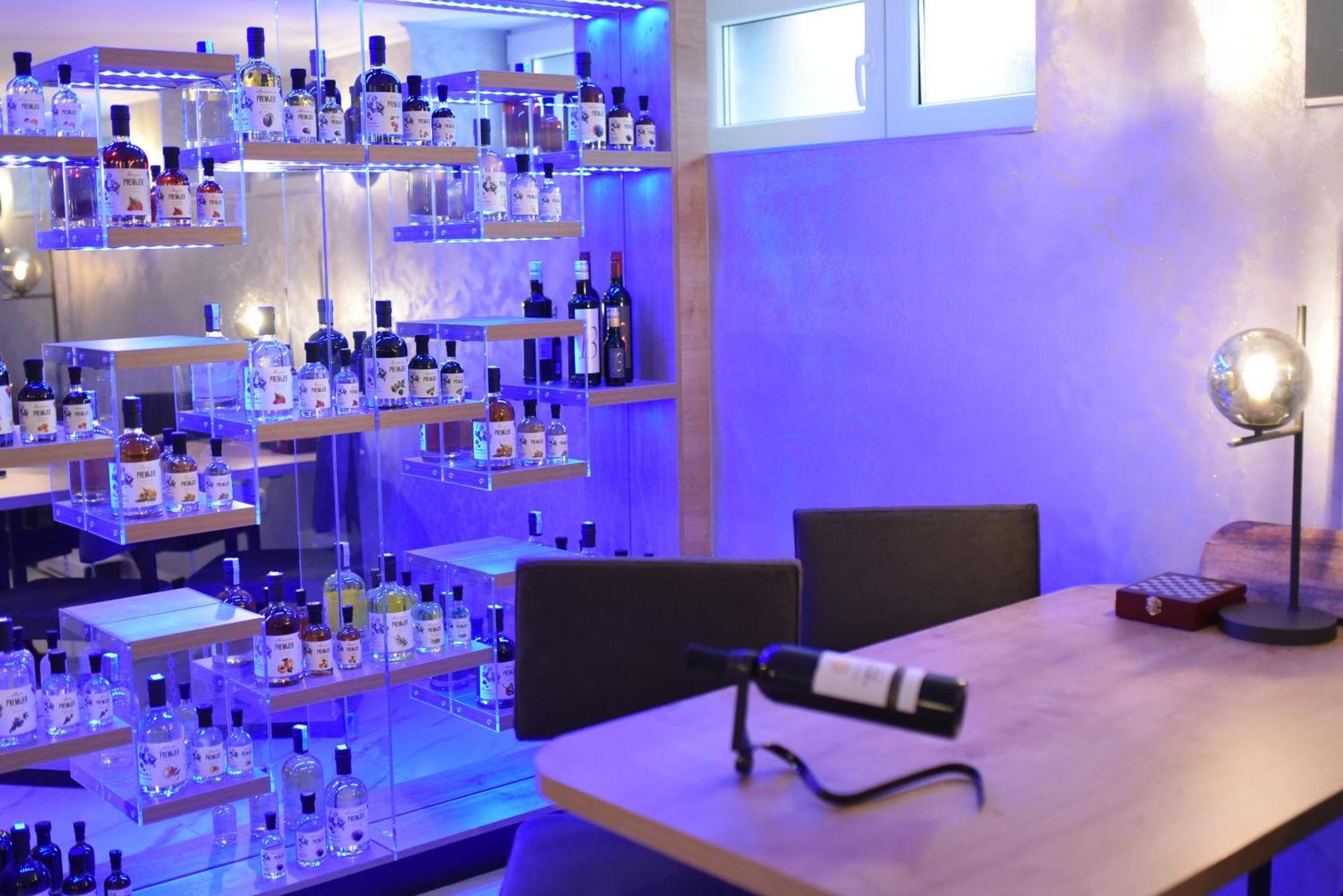 La Luna Premium Deluxe Apartment With Free Jacuzzi, Bikes & Covered Parking Nasice Exterior foto