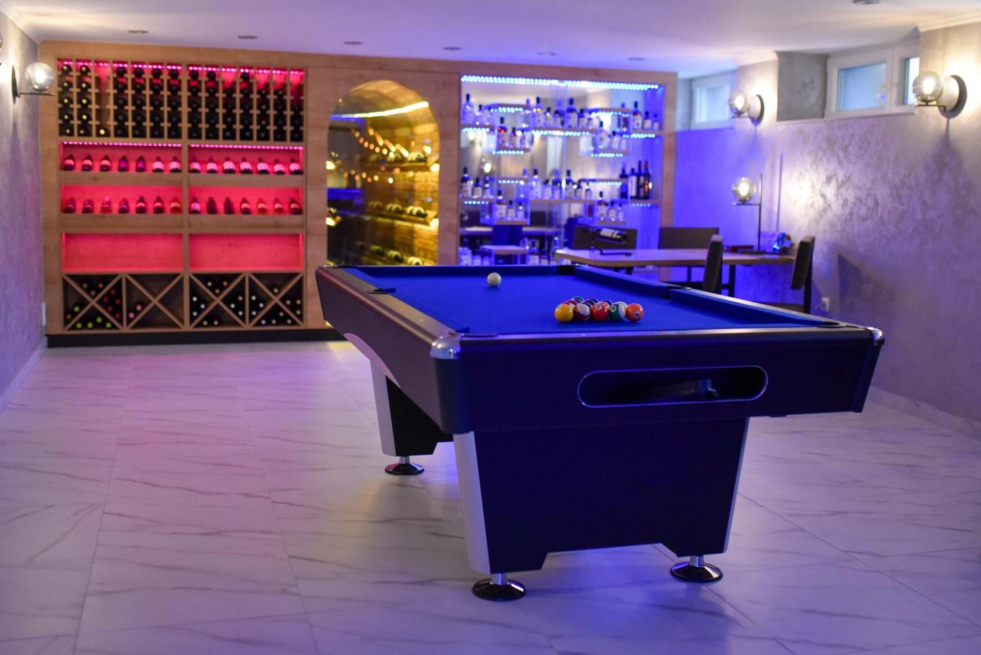La Luna Premium Deluxe Apartment With Free Jacuzzi, Bikes & Covered Parking Nasice Exterior foto
