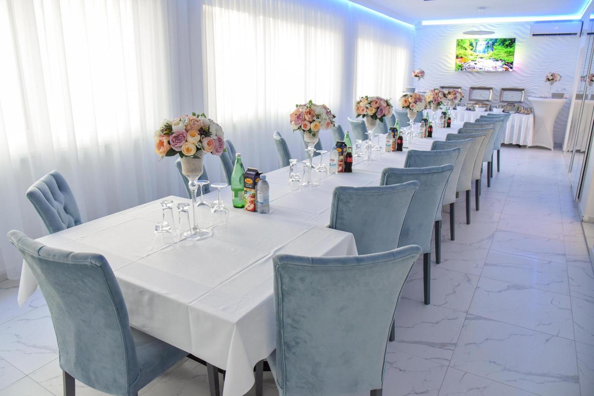 La Luna Premium Deluxe Apartment With Free Jacuzzi, Bikes & Covered Parking Nasice Exterior foto